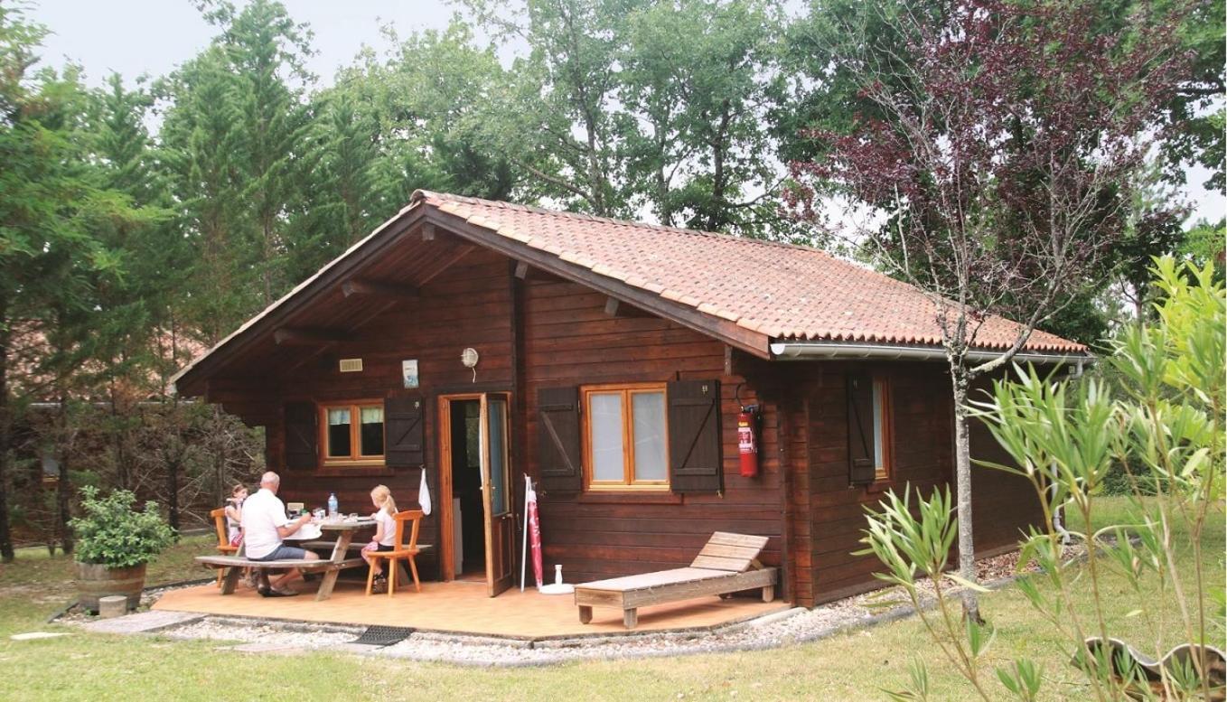 Гостевой дом Camping Fontaine Du Roc Devillac Экстерьер фото