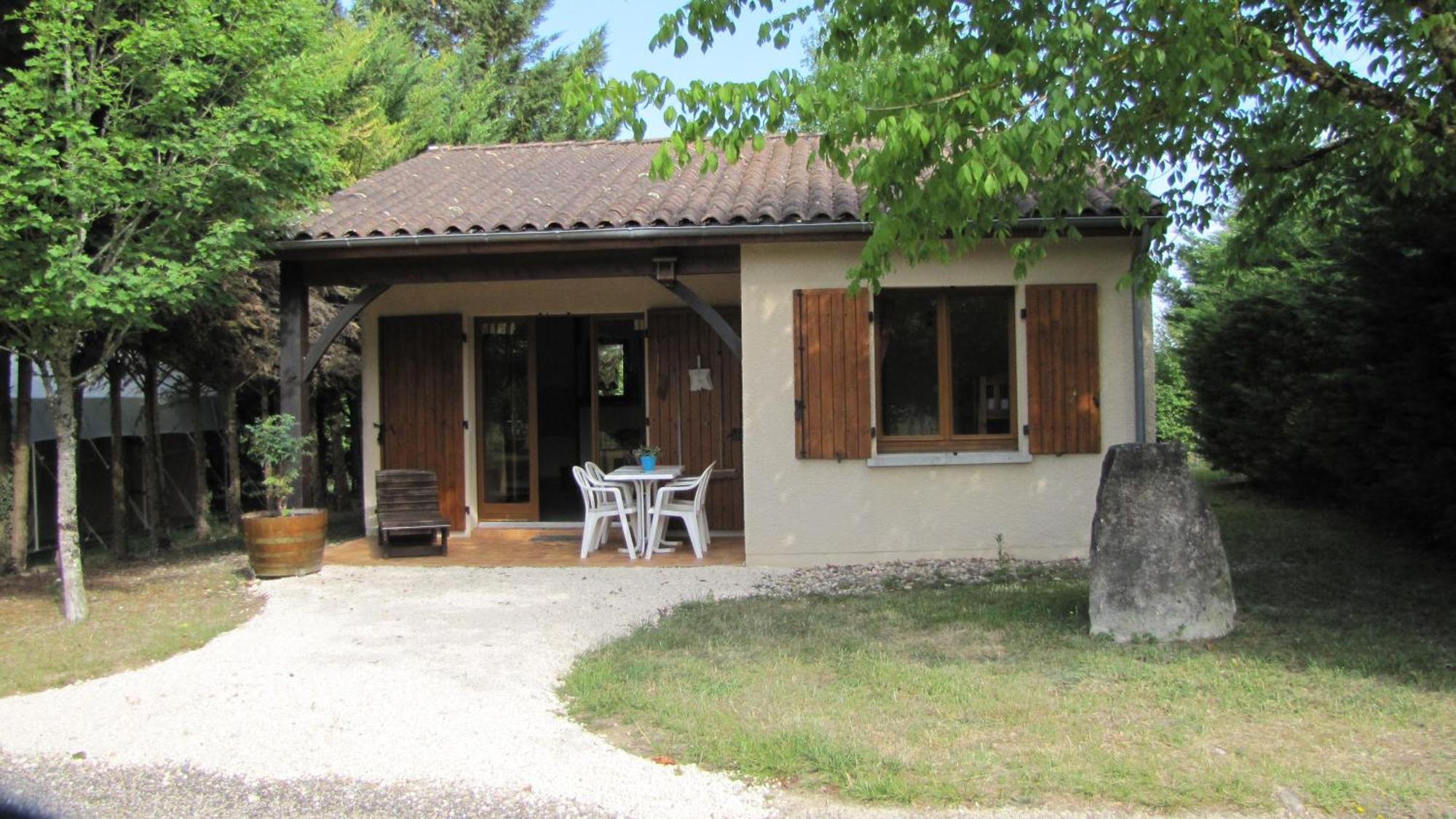 Гостевой дом Camping Fontaine Du Roc Devillac Экстерьер фото