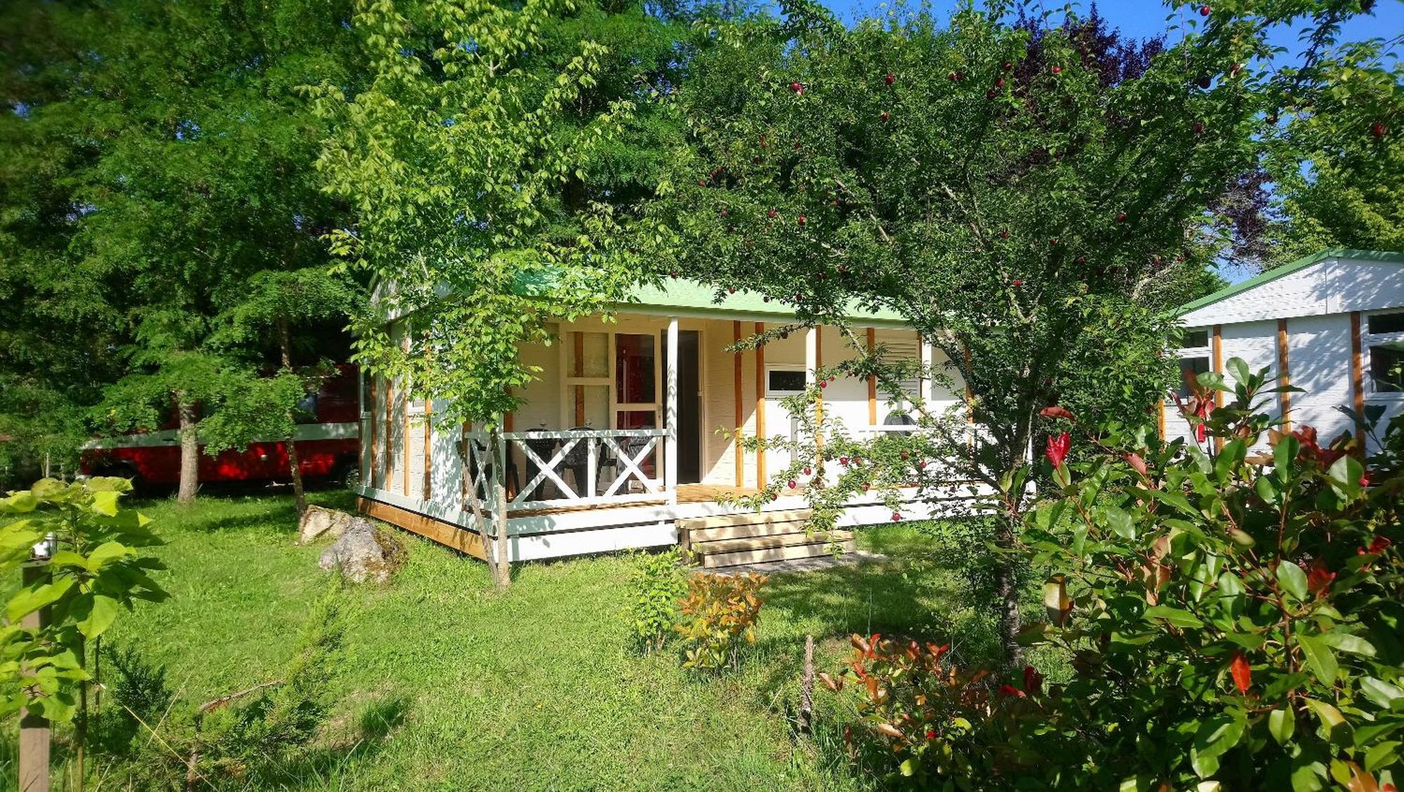 Гостевой дом Camping Fontaine Du Roc Devillac Экстерьер фото