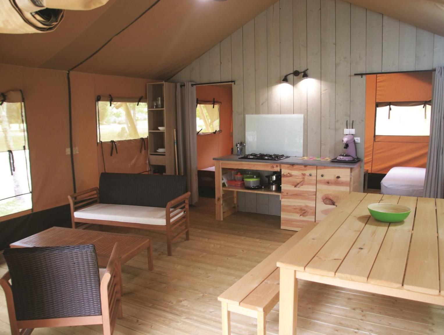 Гостевой дом Camping Fontaine Du Roc Devillac Номер фото