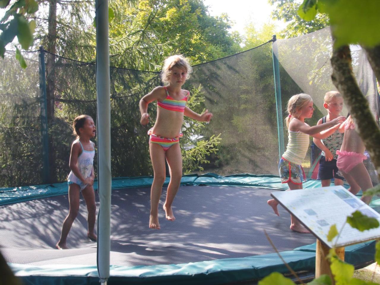 Гостевой дом Camping Fontaine Du Roc Devillac Экстерьер фото